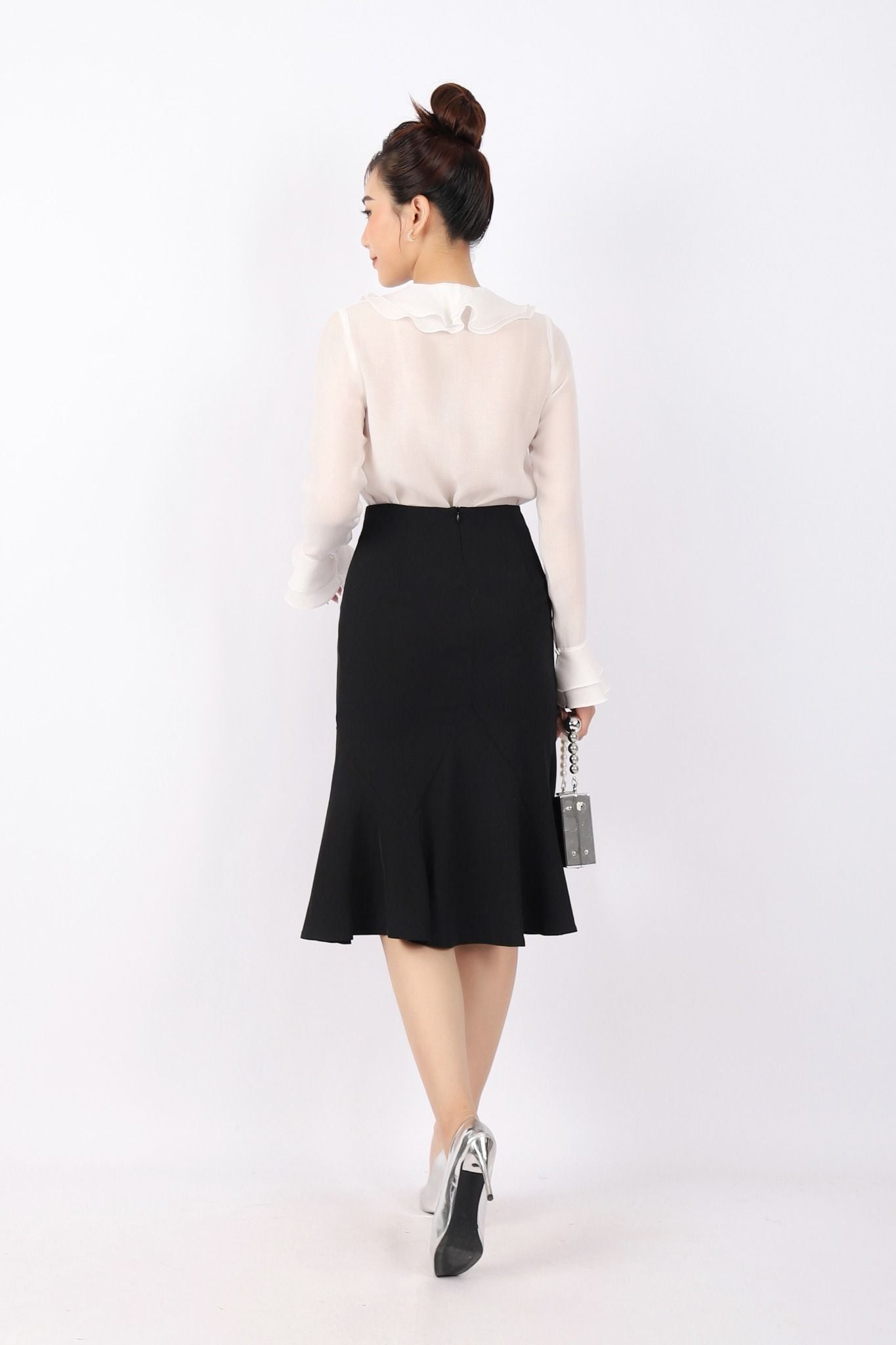 FAS73569 - Áo kiểu công sở vải tơ dáng suông cổ V phối bèo tạo kiểu cửa tay loe - PANTIO