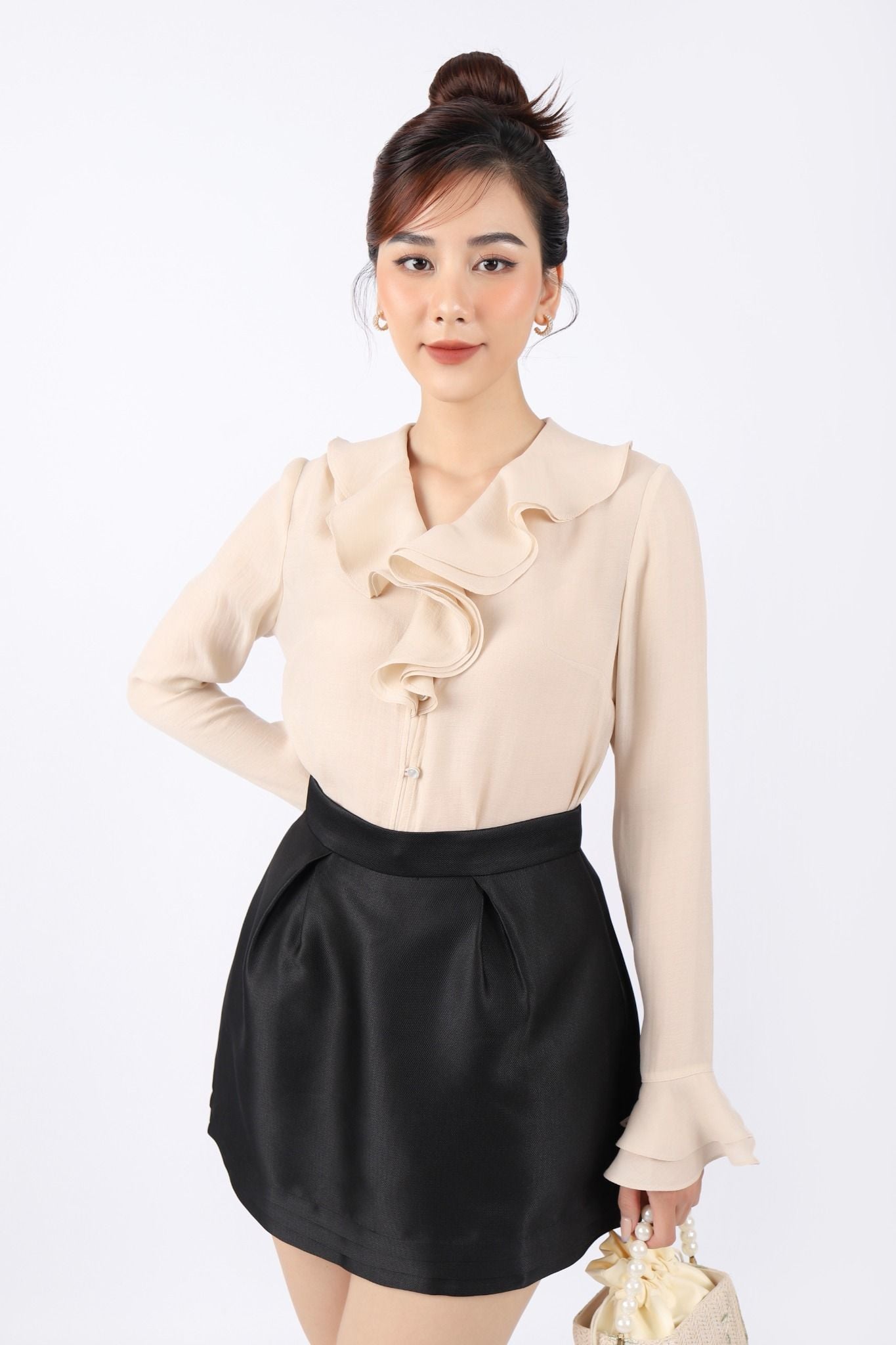 FAS73569 - Áo kiểu công sở vải tơ dáng suông cổ V phối bèo tạo kiểu cửa tay loe - PANTIO