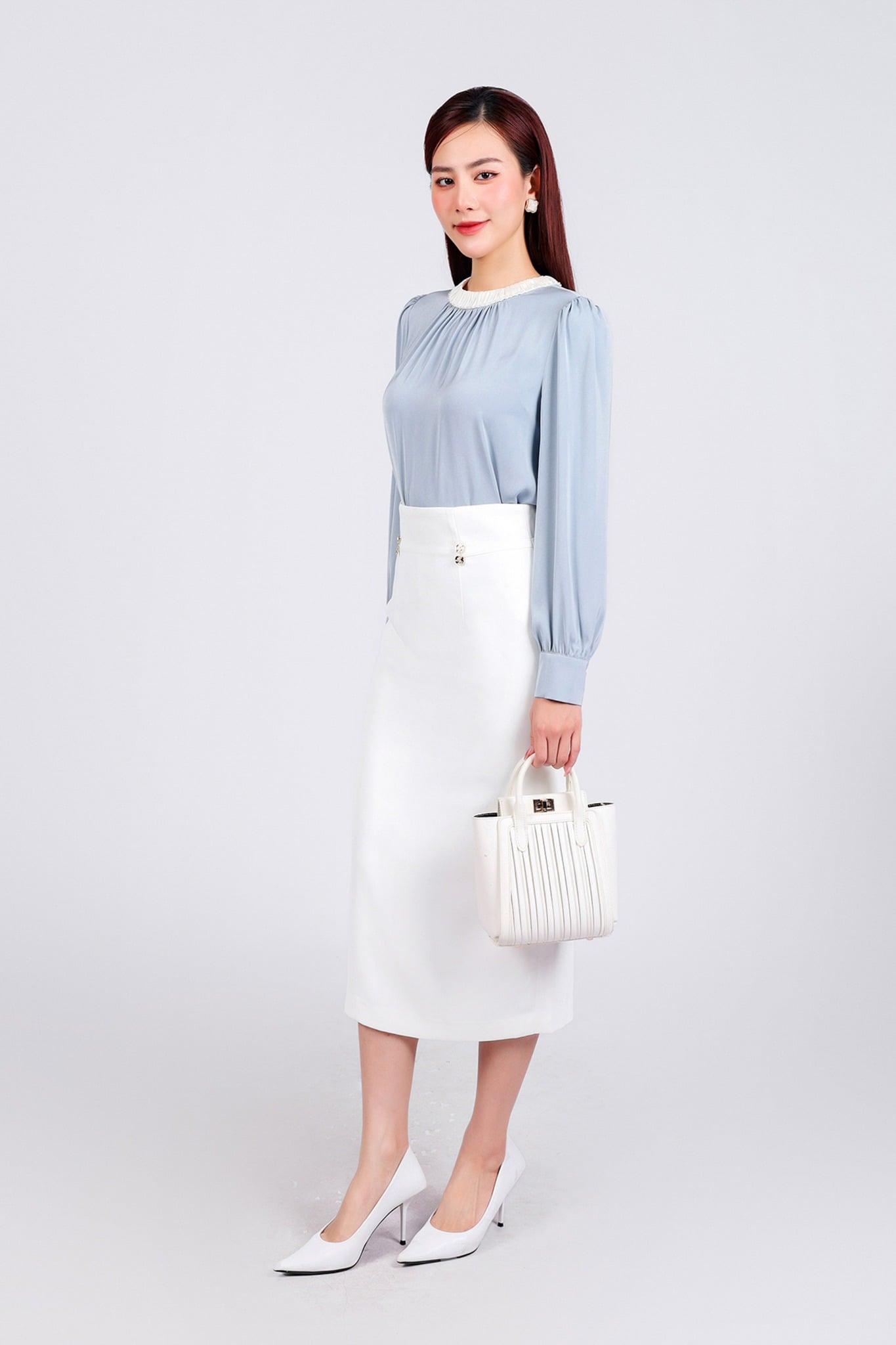 FAS73813 - Áo sơ mi công sở vải lụa tằm dáng suông cổ tròn nhún đính ngọc tạo kiểu tay dài phối măng séc - PANTIO