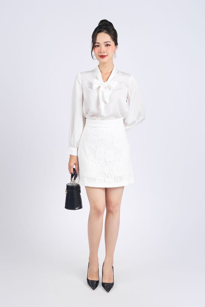 BJN33128 - Chân váy ngắn vải lụa tằm phối ren hoa khoá thân sau - PANTIO