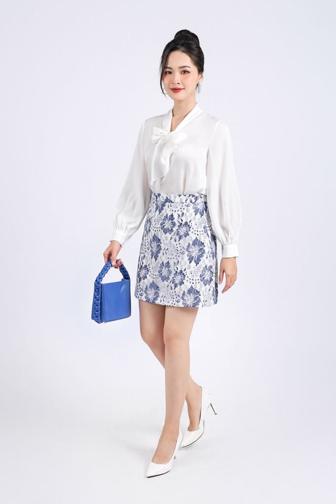 BJN33128 - Chân váy ngắn vải lụa tằm phối ren hoa khoá thân sau - PANTIO