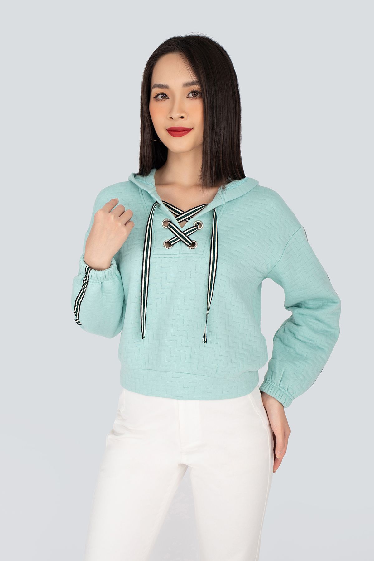 Áo hoodie dáng ngắn chất liệu cotton có mũ dài tay FAS93145 - PANTIO