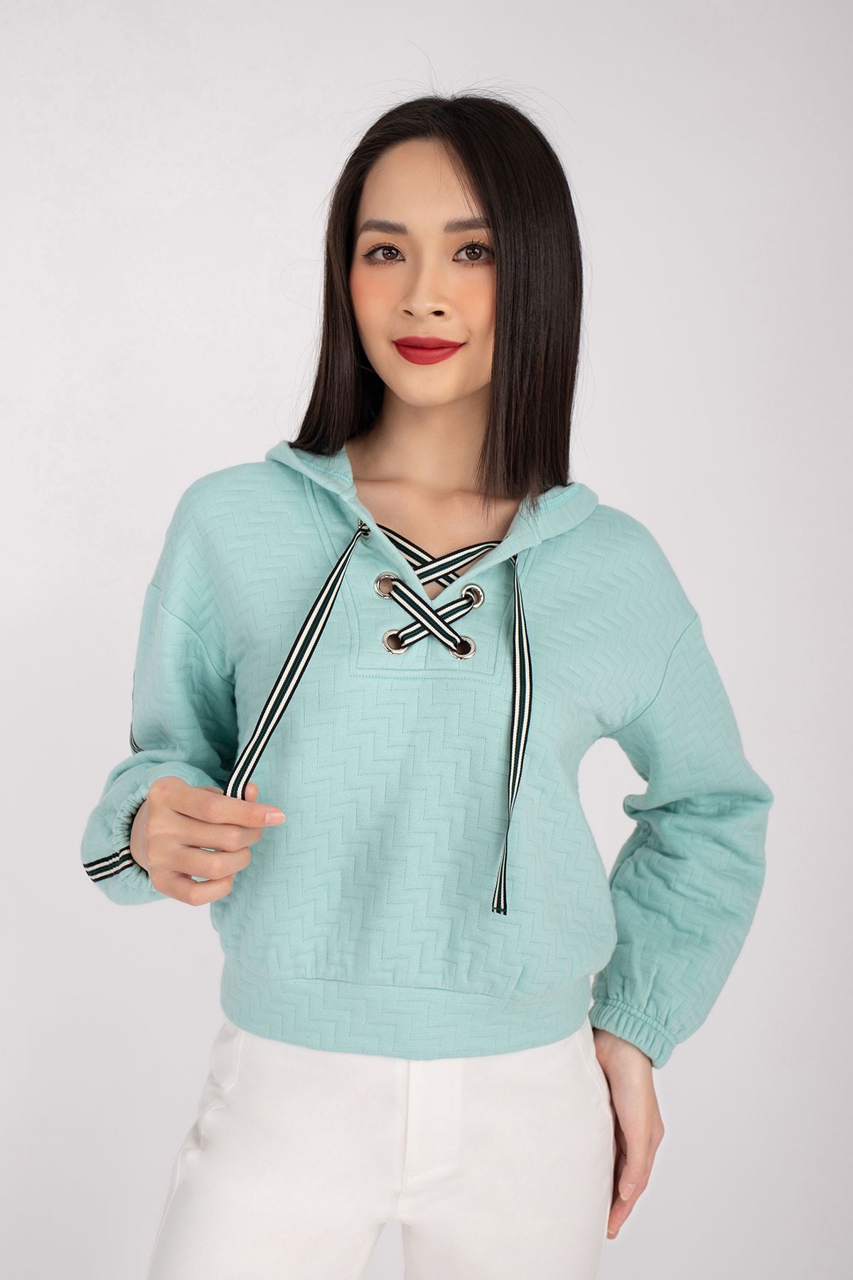 Áo hoodie dáng ngắn chất liệu cotton có mũ dài tay FAS93145 - PANTIO