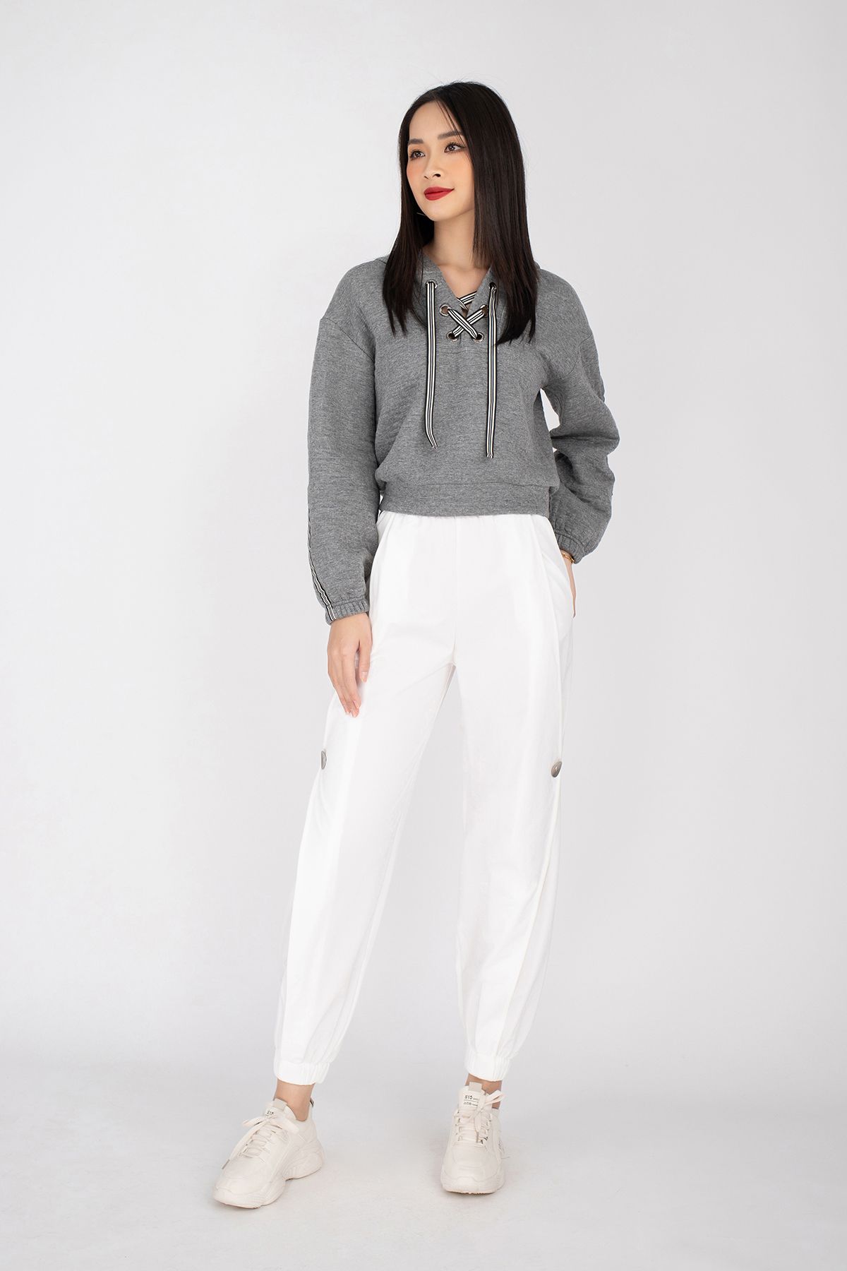 Áo hoodie dáng ngắn chất liệu cotton có mũ dài tay FAS93145 - PANTIO