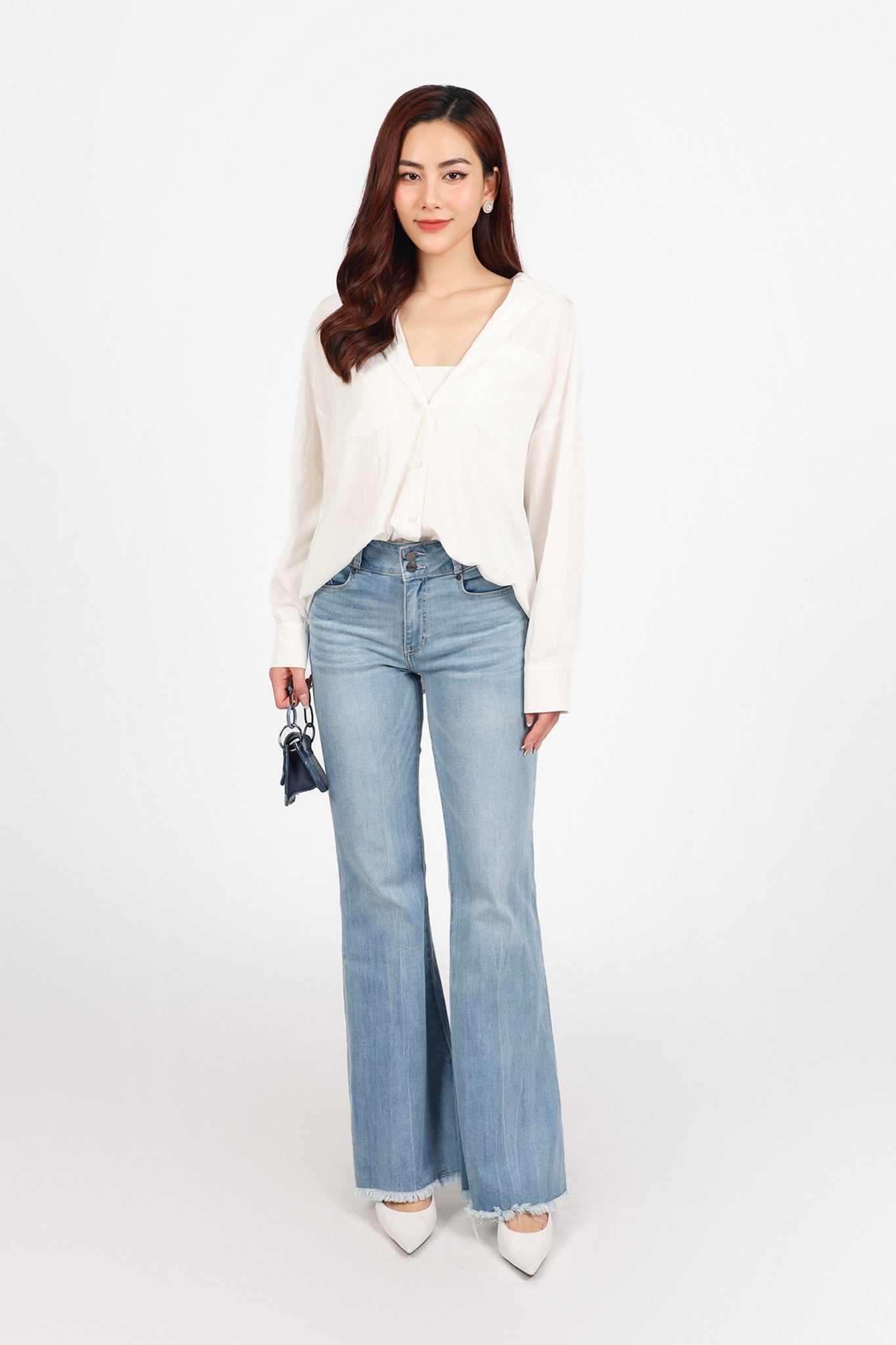 FAS93881 - Áo sơ mi công sở vải thô dáng suông có mũ tay dài phối măng sec cài khuy thân trước - PANTIO