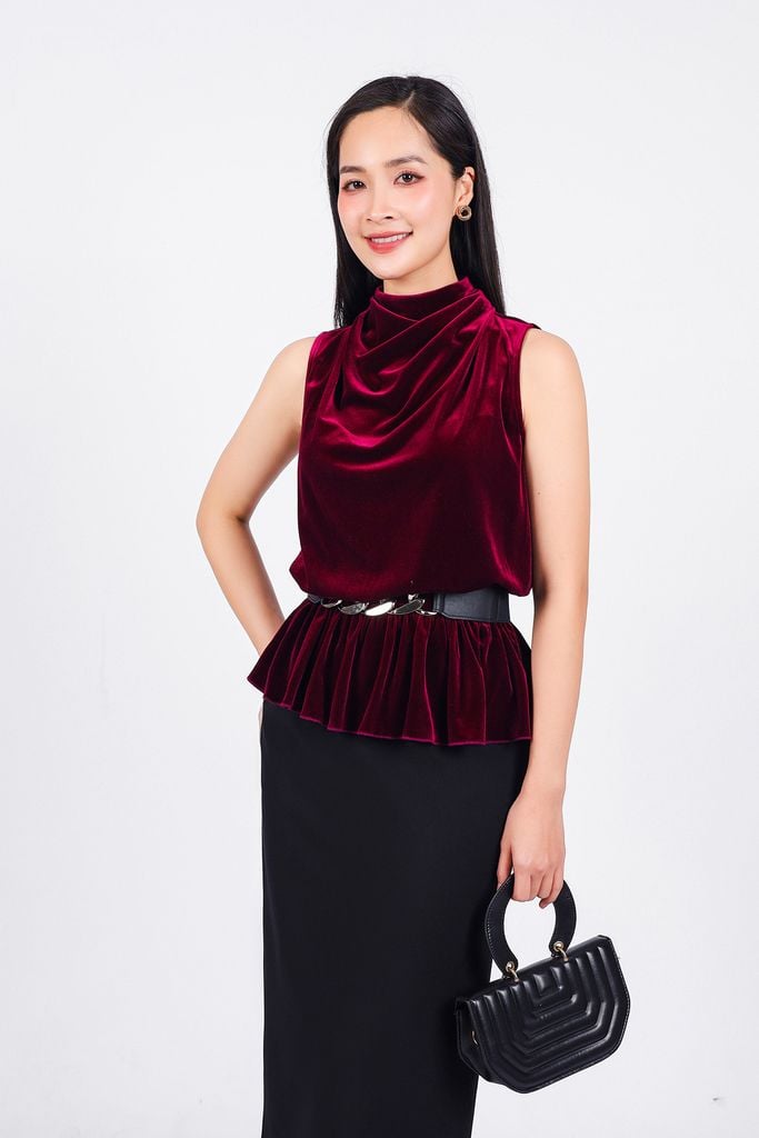 FAS93890 - Áo sơ mi kiểu công sở vải nhung cổ cao không tay eo phối chun co giãn gấu xếp nhún tạo xoè kèm dây đai xích thời trang - PANTIO