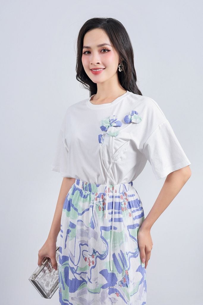 FAT1445 - Áo thun cao cấp vải cotton dáng suông cổ tròn tay lửng thân áo đính hoa 3D tạo kiểu - PANTIO