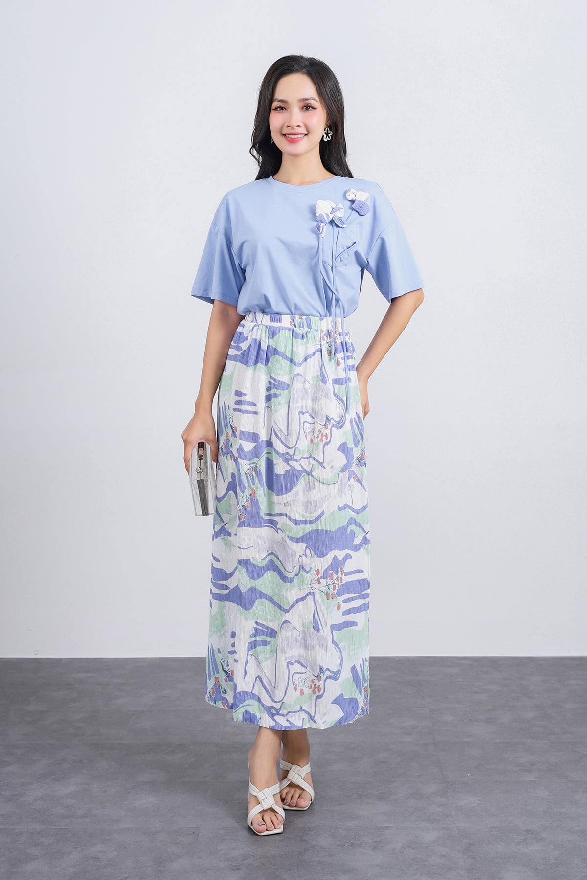 FAT1445 - Áo thun cao cấp vải cotton dáng suông cổ tròn tay lửng thân áo đính hoa 3D tạo kiểu - PANTIO