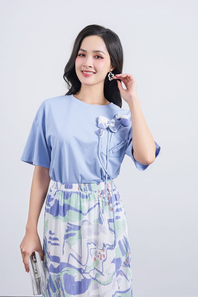 FAT1445 - Áo thun cao cấp vải cotton dáng suông cổ tròn tay lửng thân áo đính hoa 3D tạo kiểu - PANTIO