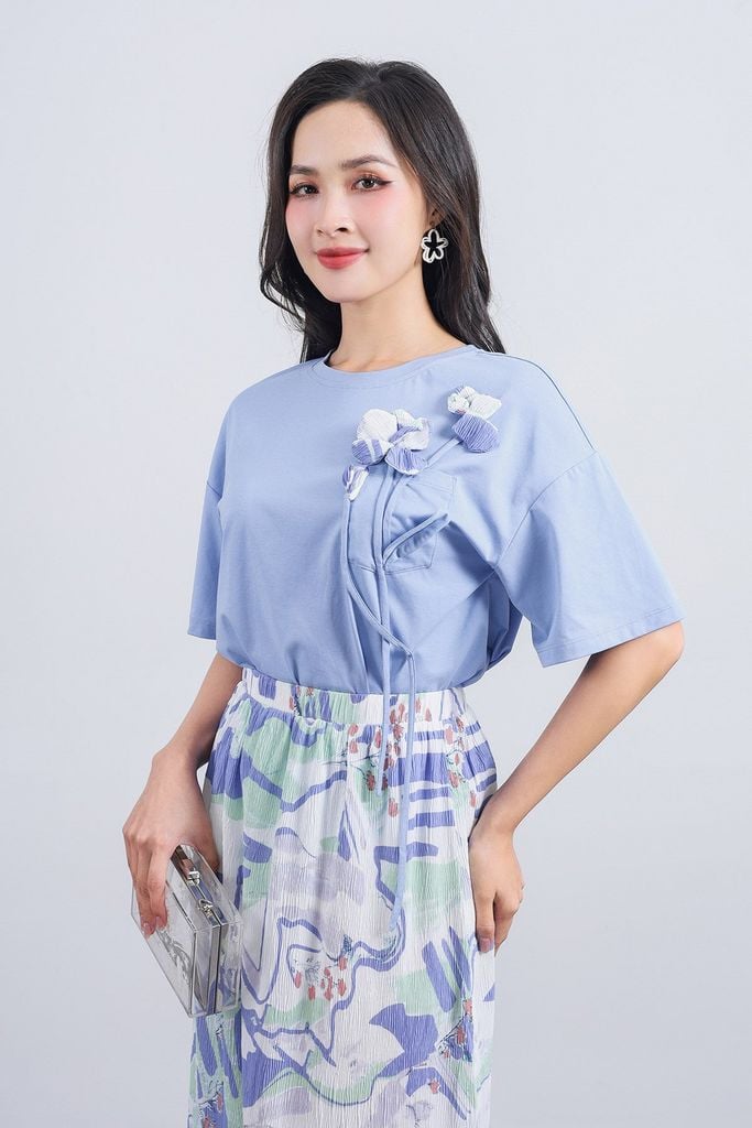 FAT1445 - Áo thun cao cấp vải cotton dáng suông cổ tròn tay lửng thân áo đính hoa 3D tạo kiểu - PANTIO