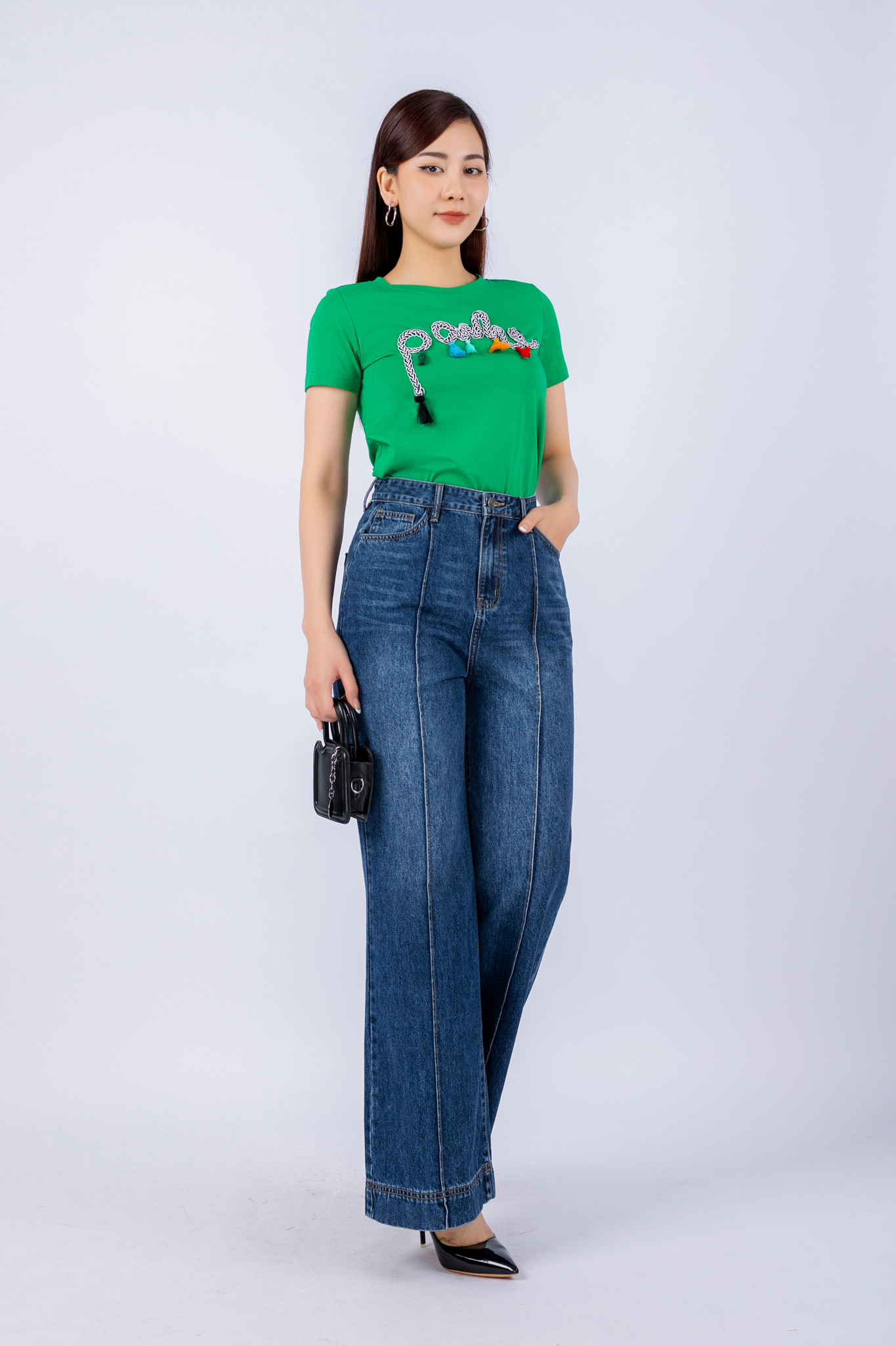 FAT3333 - Áo thun dạo phố vải cotton dáng suông cổ tròn thân ngực phối dây ren và tua rua tạo chữ Pantio trang trí - PANTIO