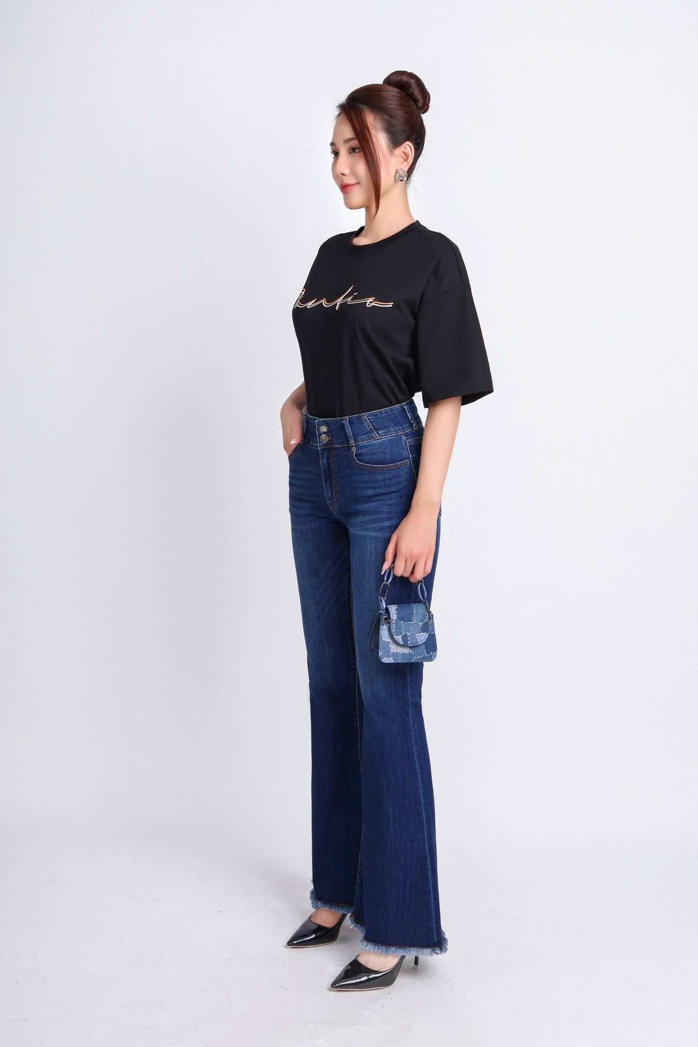 FAT3353 - Áo thun dạo phố vải cotton dáng suông cổ tròn phối hình in thân ngực trang trí - PANTIO