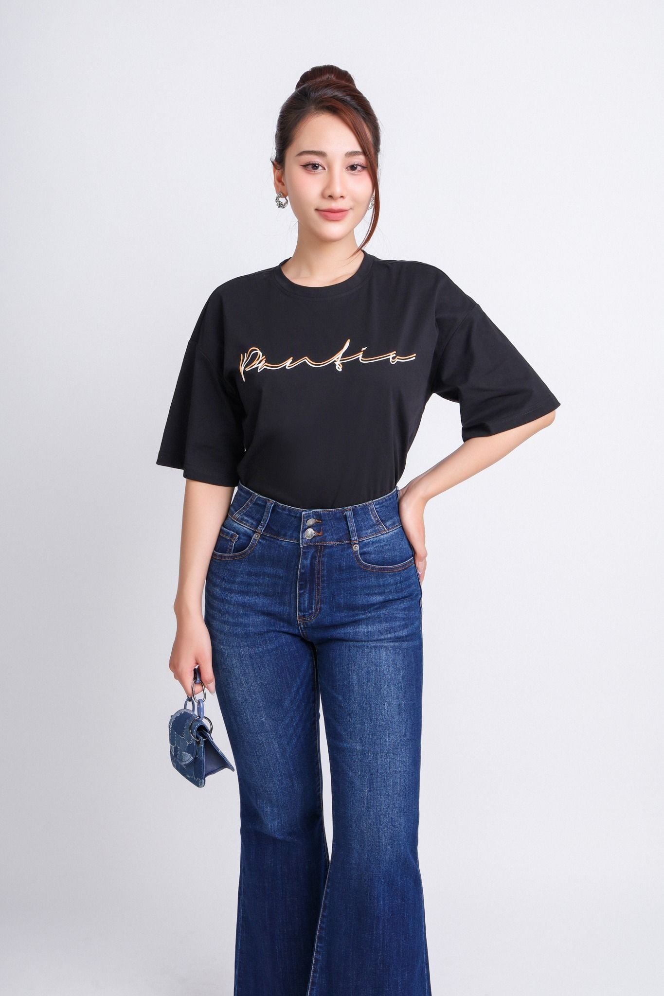 FAT3353 - Áo thun dạo phố vải cotton dáng suông cổ tròn phối hình in thân ngực trang trí - PANTIO