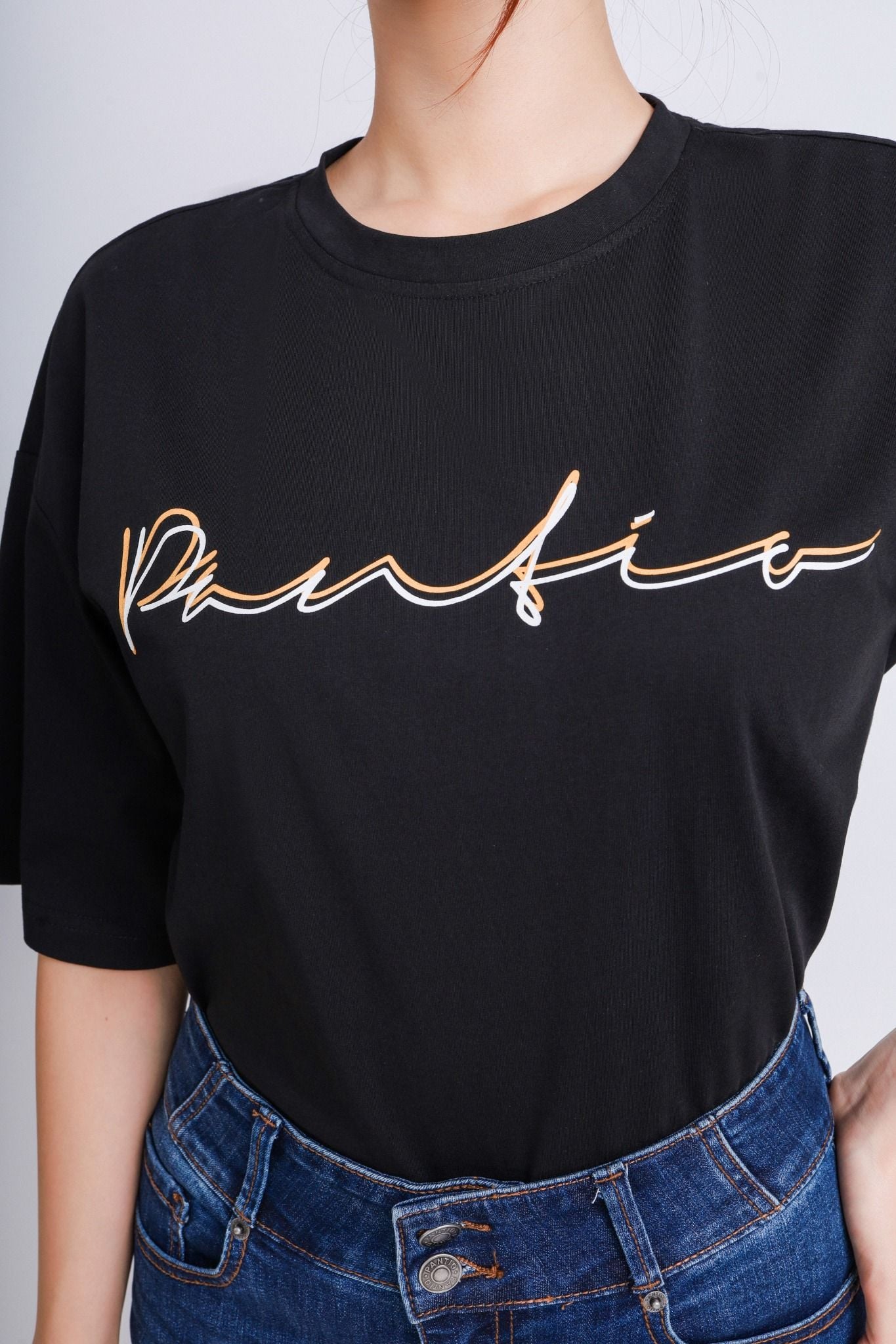 FAT3353 - Áo thun dạo phố vải cotton dáng suông cổ tròn phối hình in thân ngực trang trí - PANTIO