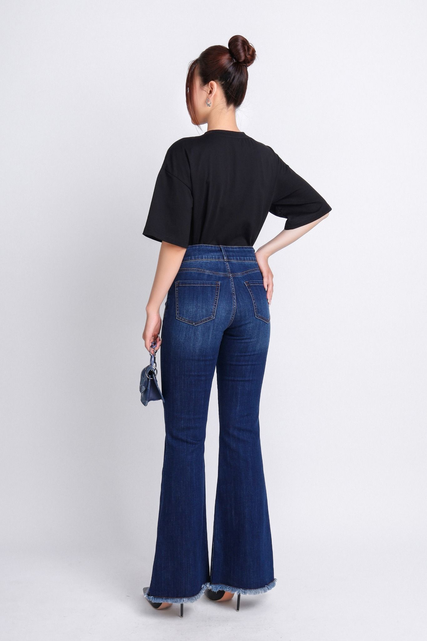 FAT3353 - Áo thun dạo phố vải cotton dáng suông cổ tròn phối hình in thân ngực trang trí - PANTIO