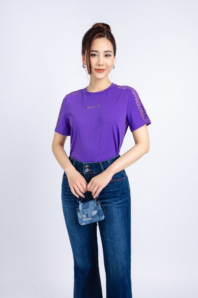 FAT3355 - Áo thun dạo phố vải cotton dáng suông cổ tròn tay phối ren tạo kiểu thân đính tag chữ kim loại trang trí - PANTIO