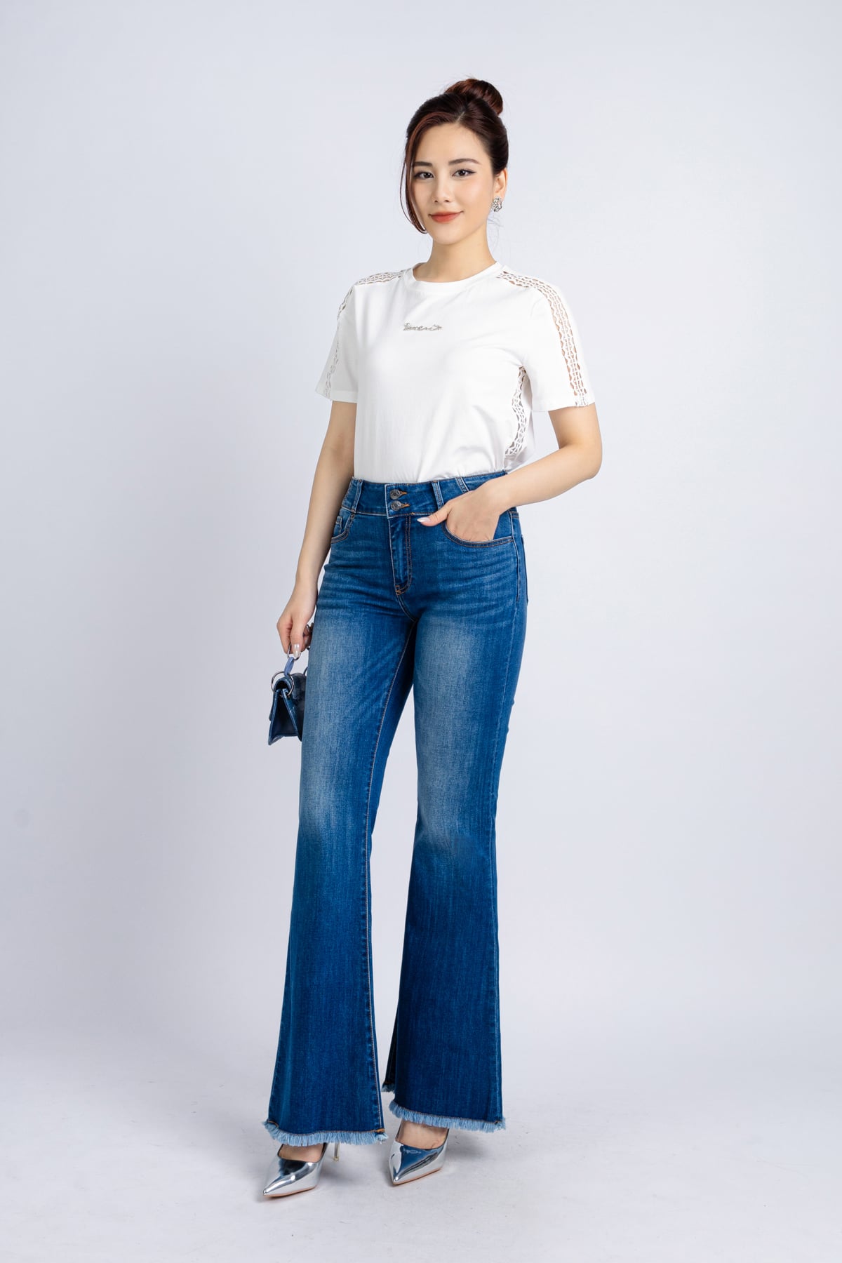 FAT3355 - Áo thun dạo phố vải cotton dáng suông cổ tròn tay phối ren tạo kiểu thân đính tag chữ kim loại trang trí - PANTIO