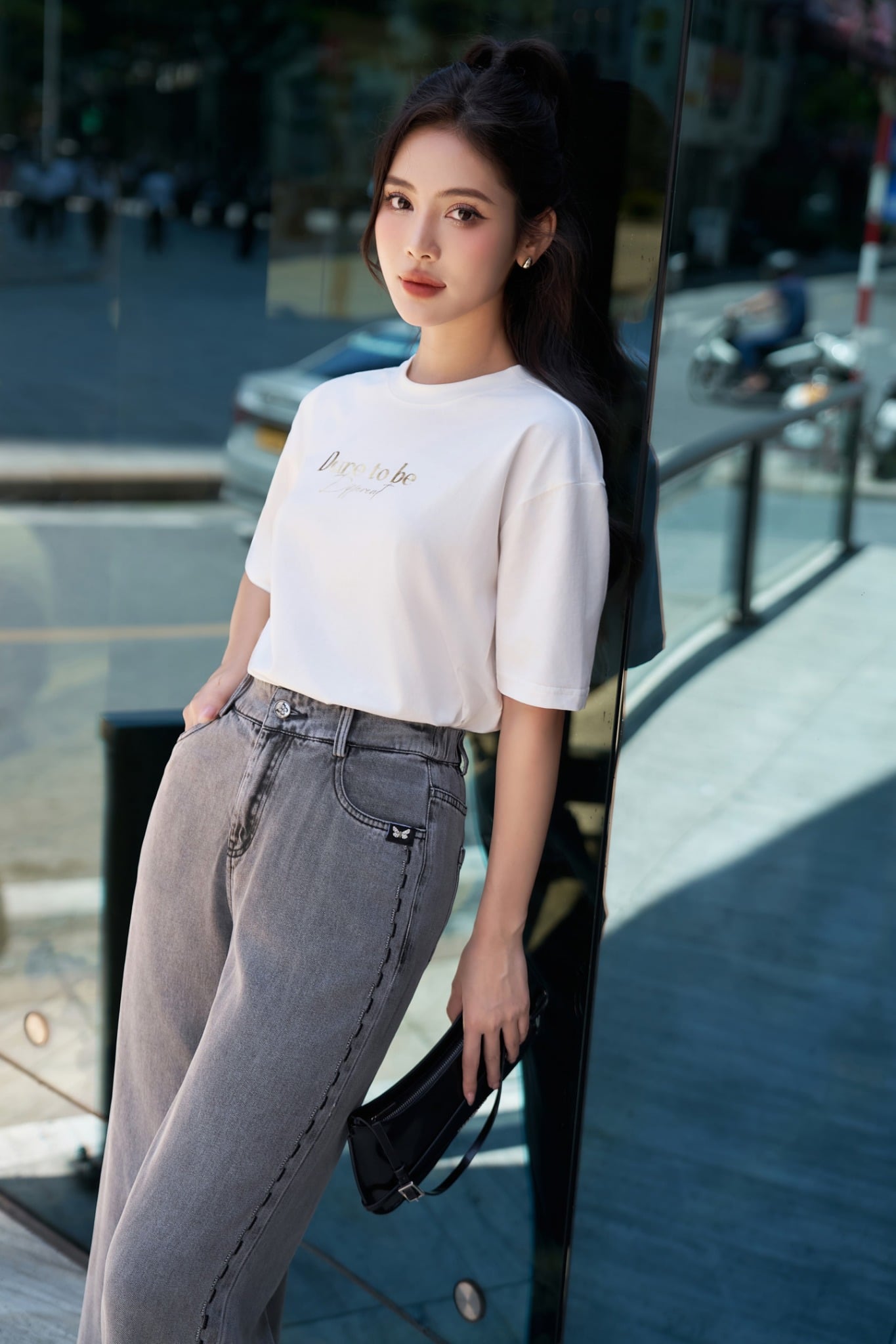 FAT3385 - Áo thun dạo phố vải cotton dáng suông cổ tròn thân phối hình in trang trí - PANTIO