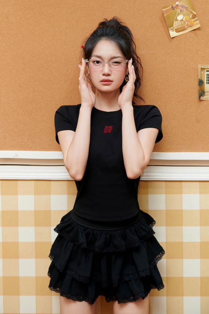 FAT3495 - Áo thun cotton cao cấp dáng ôm cổ tròn ngực áo hoạ tiết thời trang - JAN.