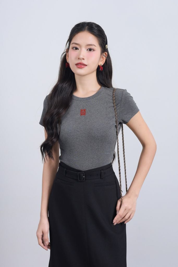 FAT3495 - Áo thun cotton cao cấp dáng ôm cổ tròn ngực áo hoạ tiết thời trang - JAN.
