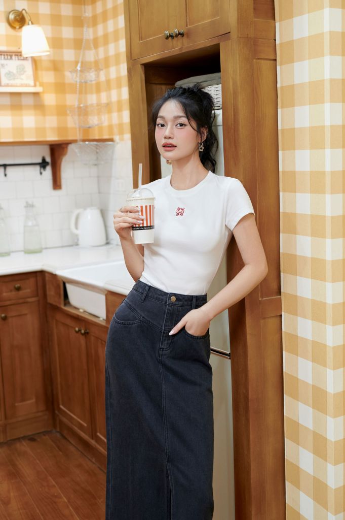 FAT3495 - Áo thun cotton cao cấp dáng ôm cổ tròn ngực áo hoạ tiết thời trang - JAN.