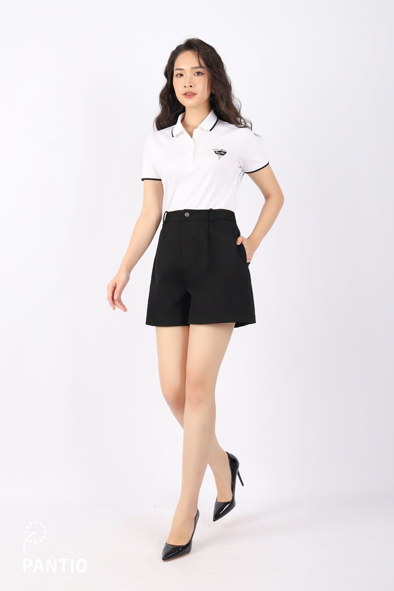 FAT5290 - Áo thun công sở vải cotton dáng suông cổ đức viền phối màu thân ngực có hình in trang trí - PANTIO