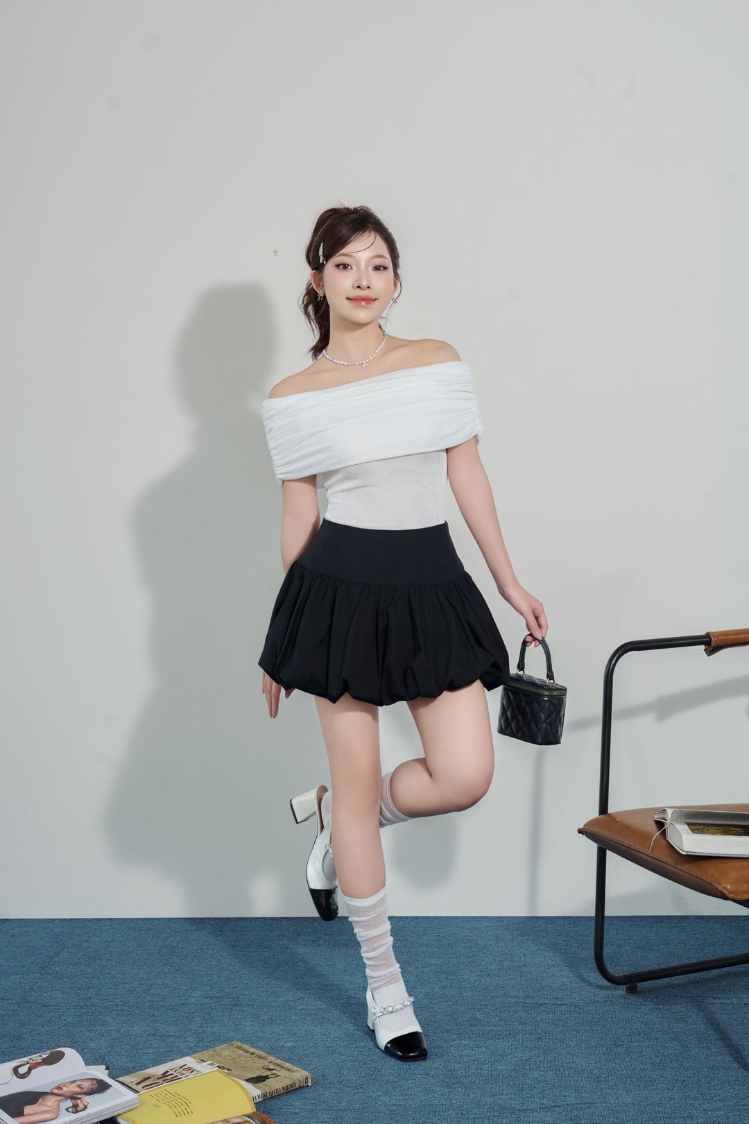 FJN5700 - Chân váy vải thô mỏng dáng xòe bí ngắn, cạp trễ - JAN.