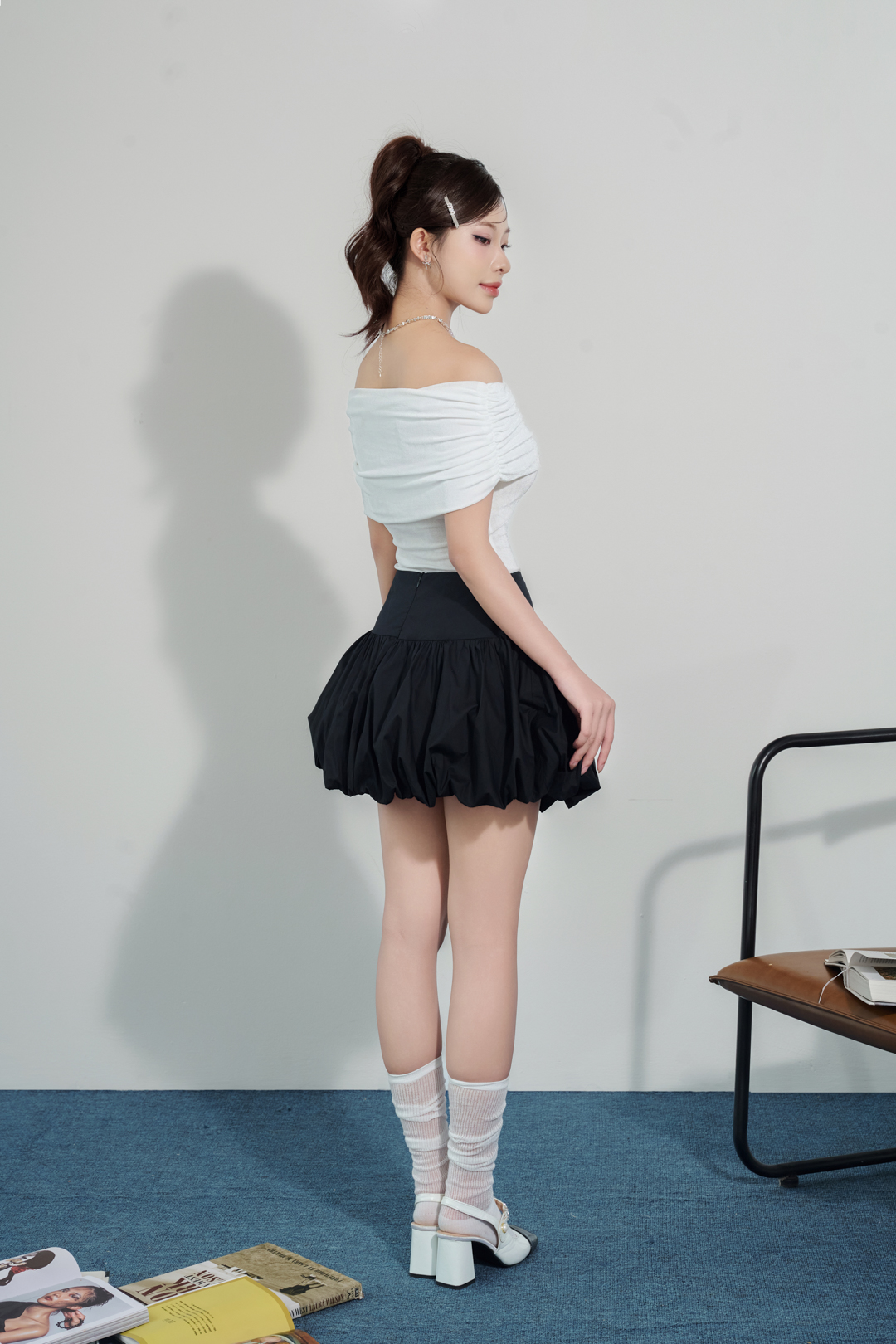 FJN5700 - Chân váy vải thô mỏng dáng xòe bí ngắn, cạp trễ - JAN.