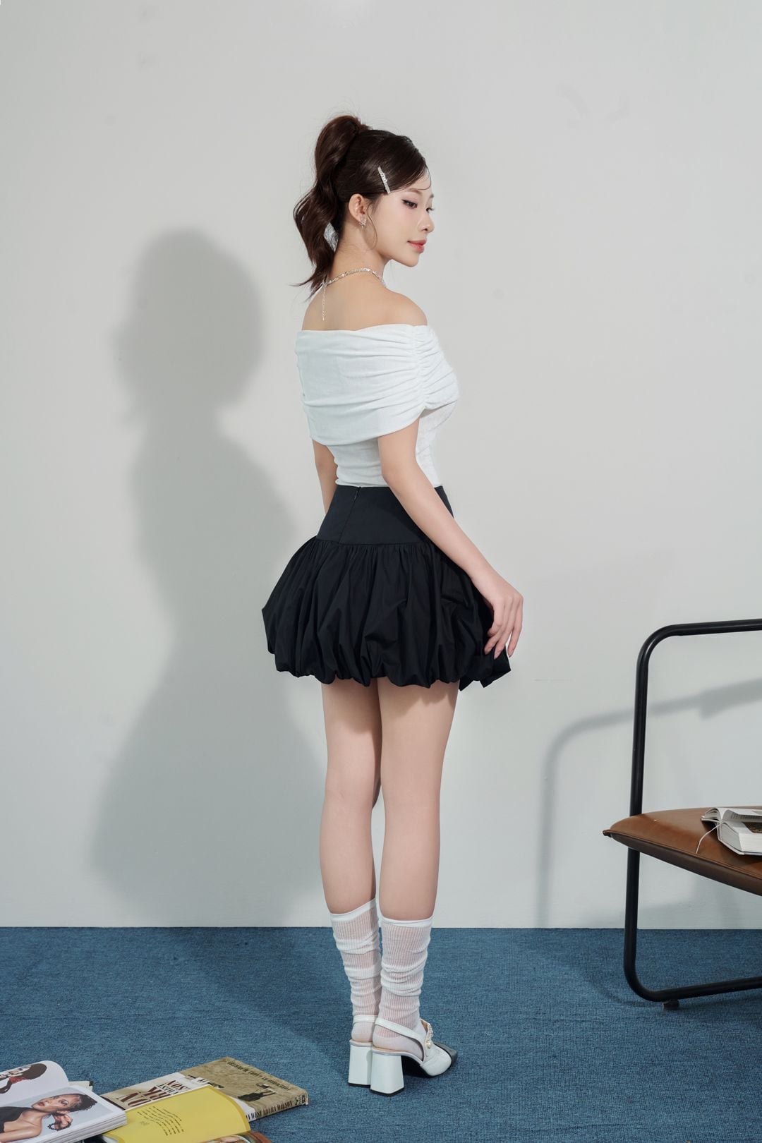 FJN5700 - Chân váy vải thô mỏng dáng xòe bí ngắn, cạp trễ - JAN.