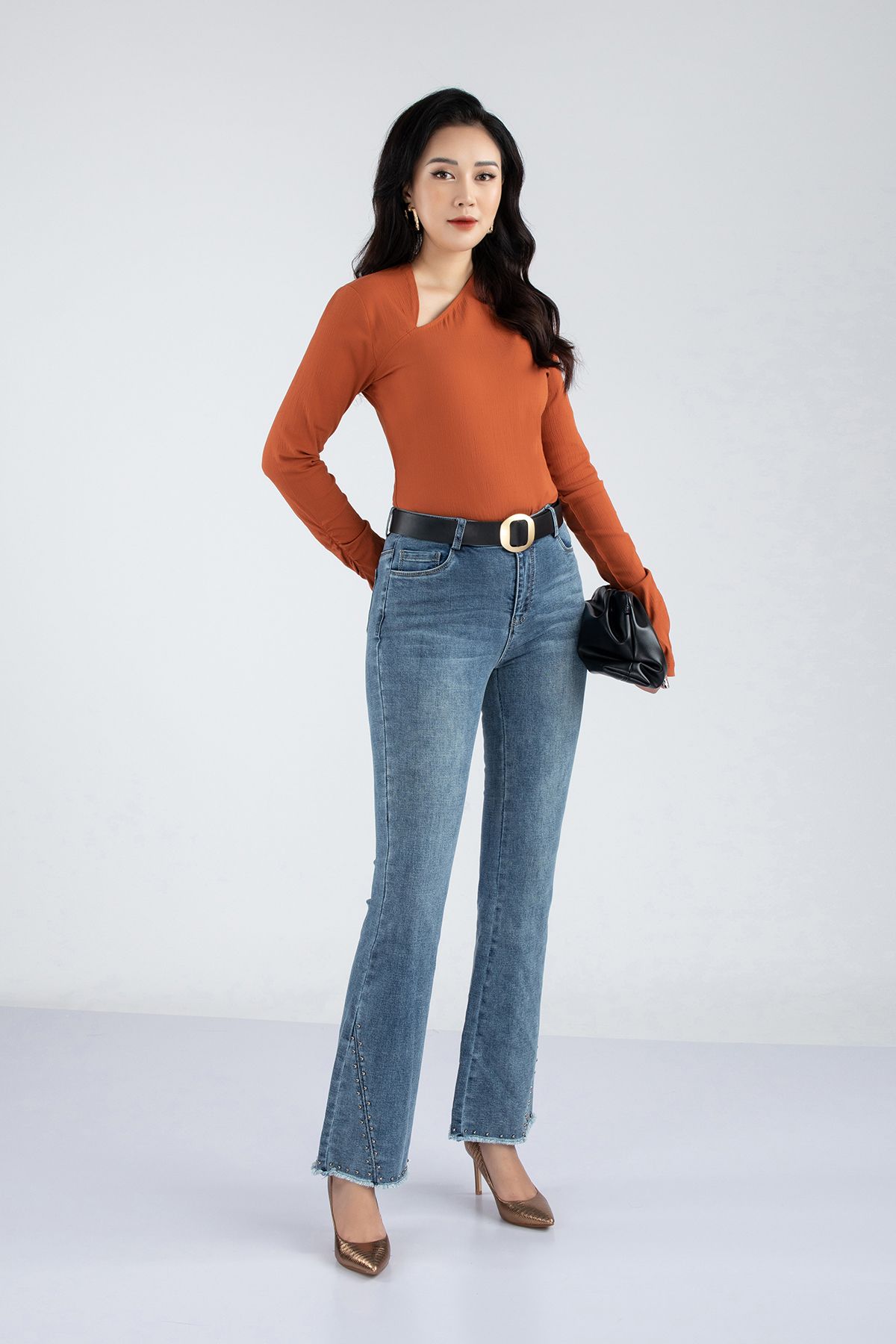 Áo dệt kim chất liệu thô đũi cổ lệch cách điệu dài tay dáng ôm FAT7229 - PANTIO