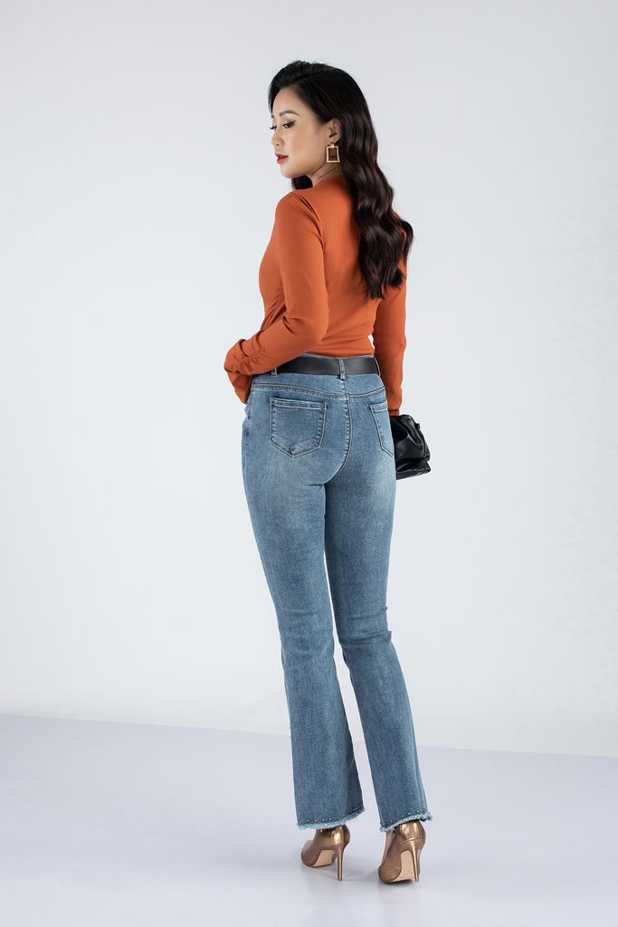 Áo dệt kim chất liệu thô đũi cổ lệch cách điệu dài tay dáng ôm FAT7229 - PANTIO