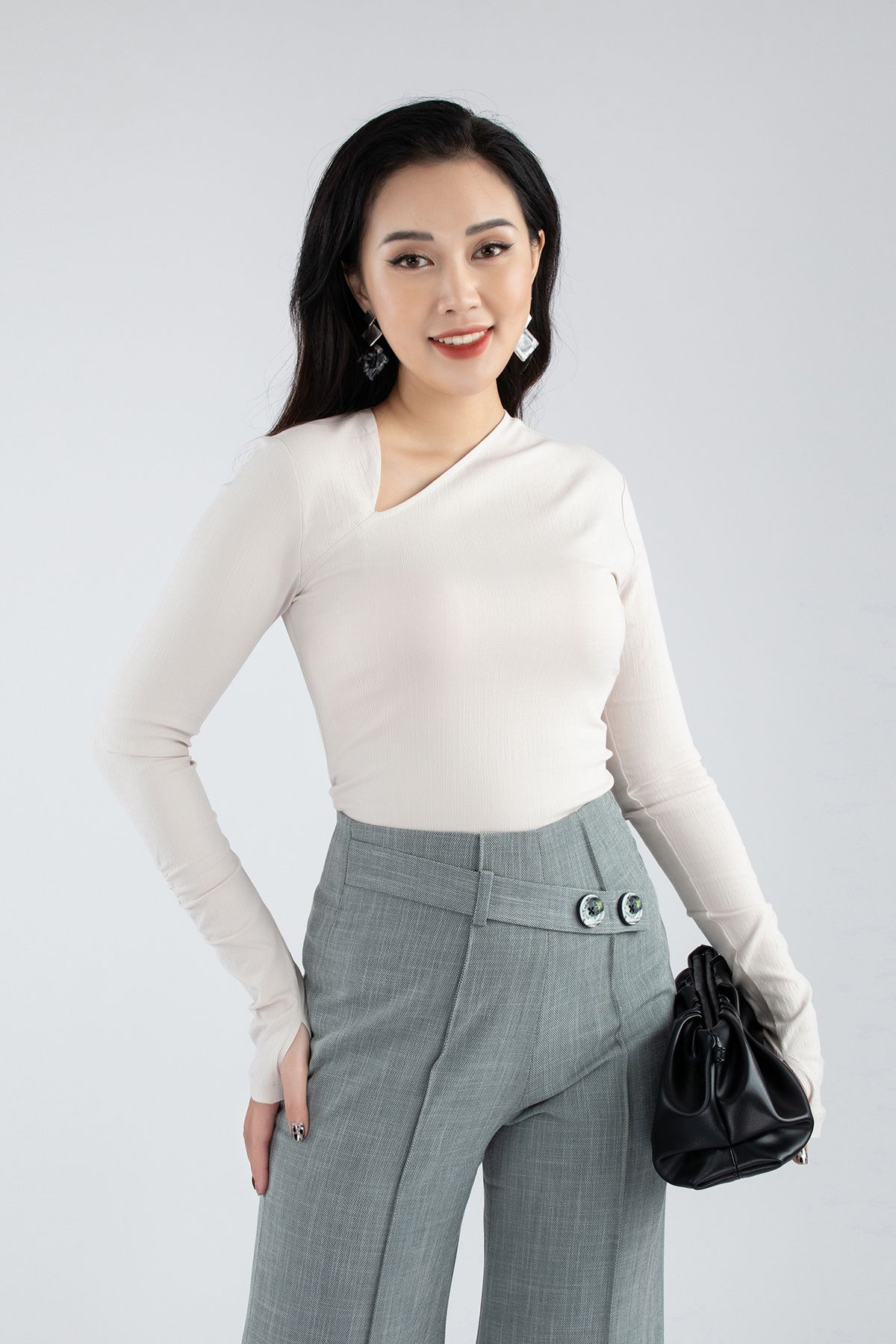 Áo dệt kim chất liệu thô đũi cổ lệch cách điệu dài tay dáng ôm FAT7229 - PANTIO