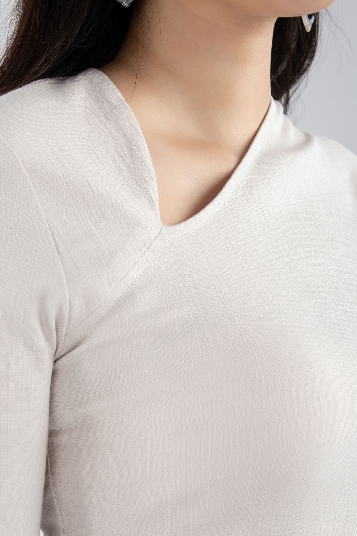 Áo dệt kim chất liệu thô đũi cổ lệch cách điệu dài tay dáng ôm FAT7229 - PANTIO