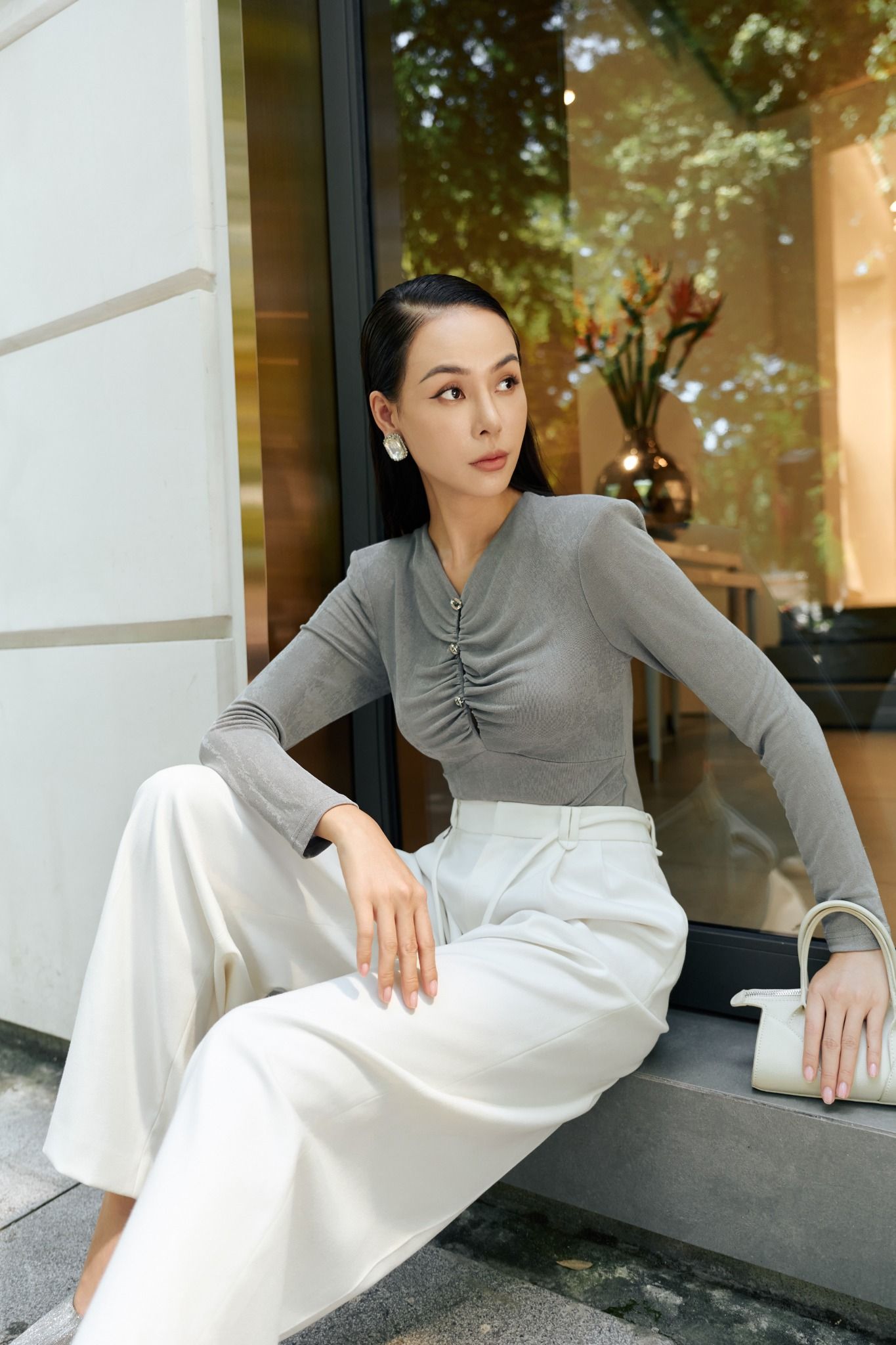 FAT7313 - Áo thun dạo phố vải len dáng ôm cài body cổ V phối đệm vai thân cut- PANTIO