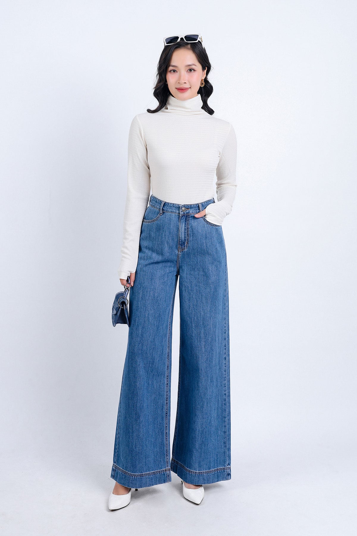 FQD51035 - Quần Jean dạo phố vải denim dáng suông dài ống rộng khoá thân trước