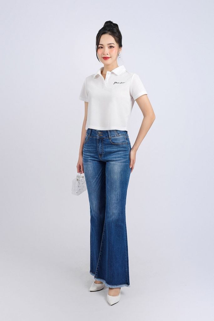 FAT7427 - Áo thun cotton dáng croptop cổ đức ngực áo thêu hoạ tiết thời trang - PANTIO