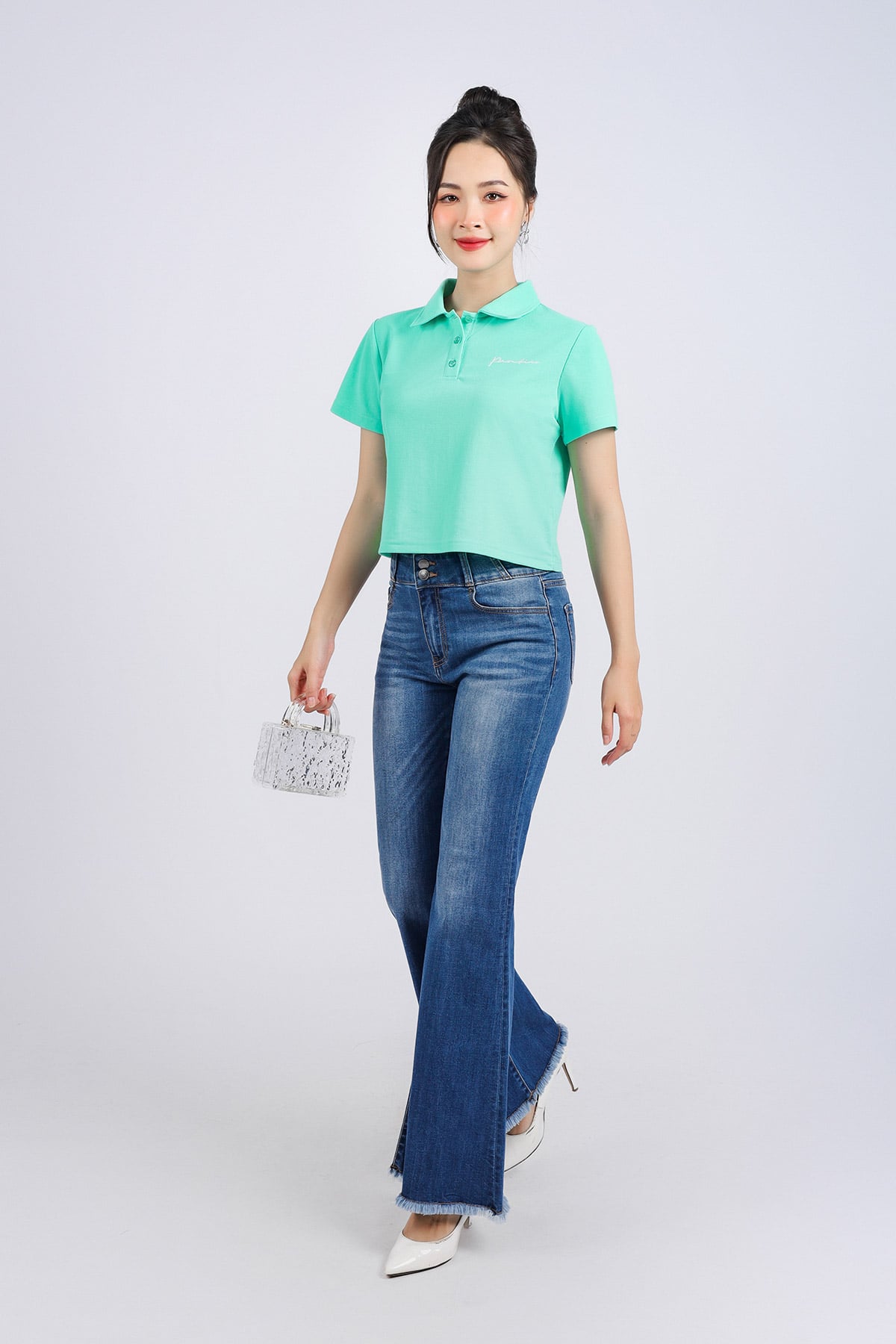 FAT7427 - tylekeo88 tv cotton dáng croptop cổ đức ngực áo thêu hoạ tiết thời trang - tỷ lệ kèo 8899