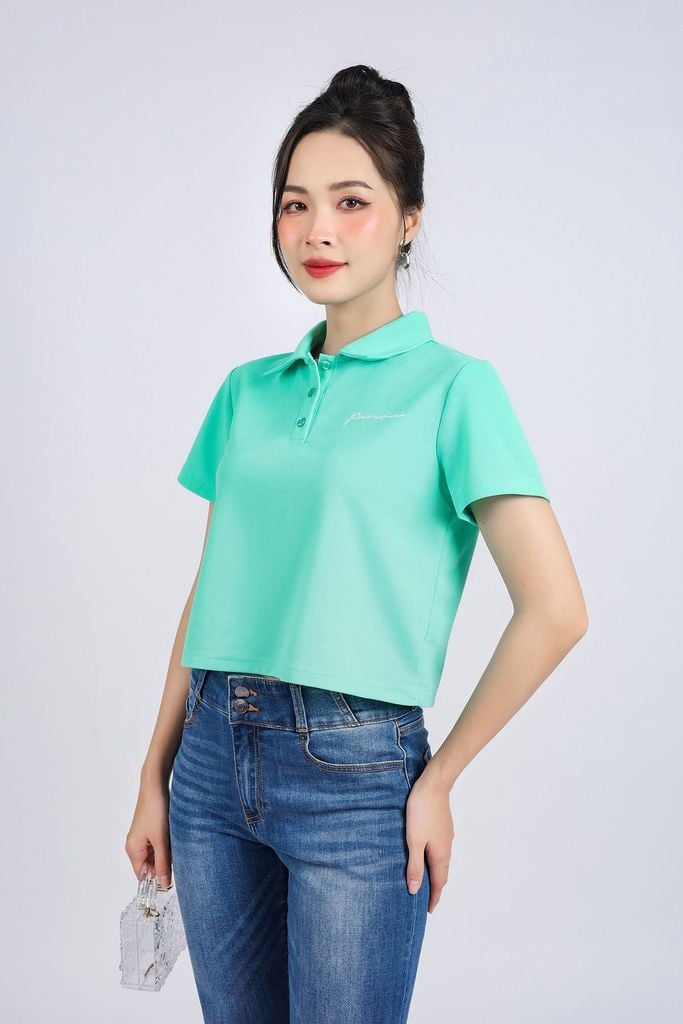FAT7427 - Áo thun cotton dáng croptop cổ đức ngực áo thêu hoạ tiết thời trang - PANTIO