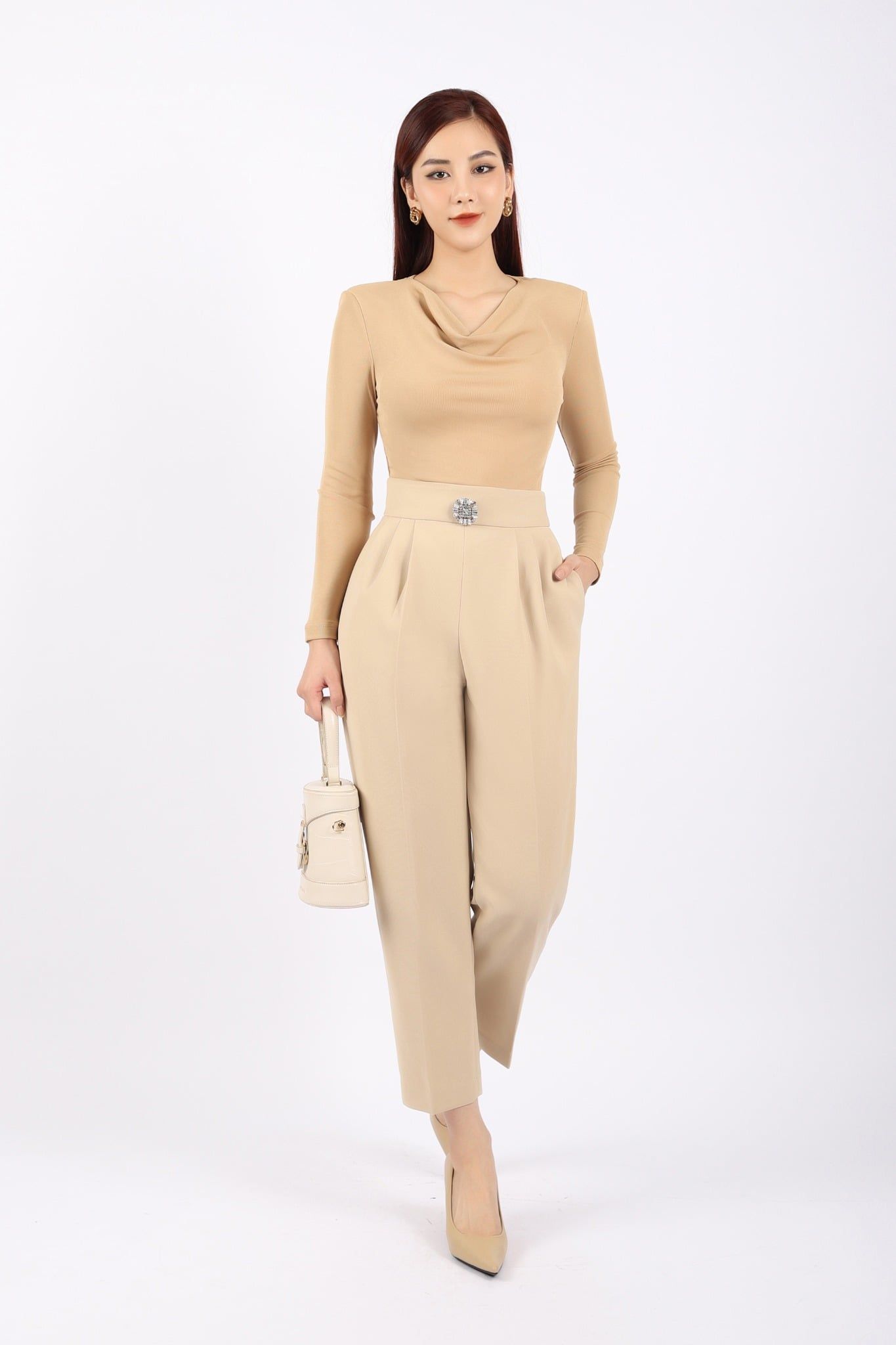 FQD51068 - Quần công sở vải thô dày dáng baggy ly bong tạo kiểu kèm hoa cài trang trí khóa thân sau - tỷ lệ kèo 8899