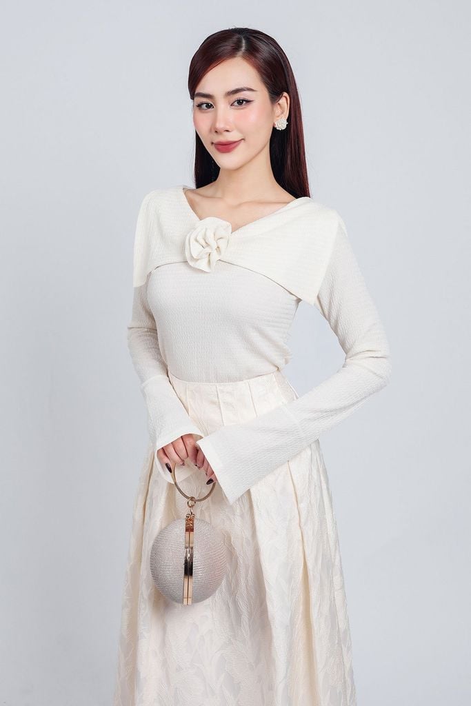 FAT9408 - Áo thun vải thô chun dáng ôm co giãn cổ kiểu bản to đính hoa tạo kiểu gấu tay loe thời trang - PANTIO