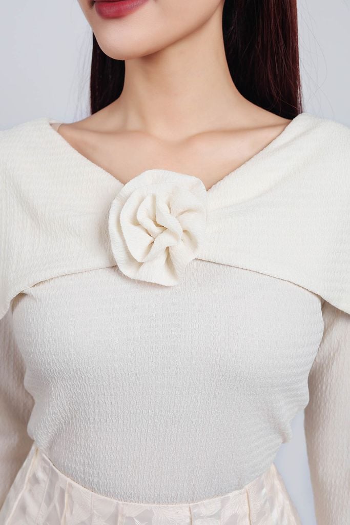 FAT9408 - Áo thun vải thô chun dáng ôm co giãn cổ kiểu bản to đính hoa tạo kiểu gấu tay loe thời trang - PANTIO