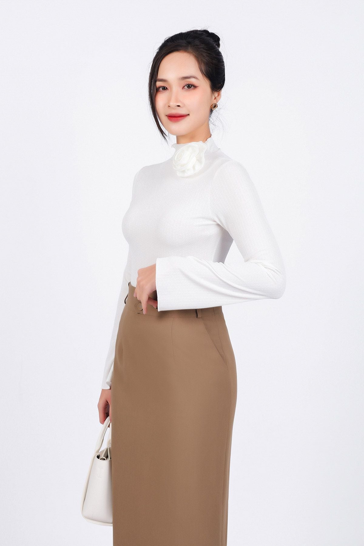 FAT9409 - Áo thun cao cấp vải len co giãn dáng ôm cổ cao đính hoa 3D thời trang tay loe dài - PANTIO