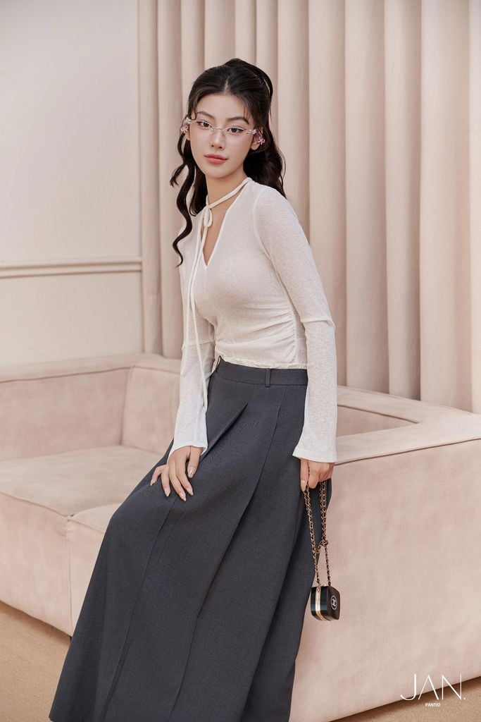 FAT9448 - Áo dáng ôm, cổ tim sâu, tay dài, chun rún thân trước, dây buộc nơ cổ bản nhỏ - JAN.