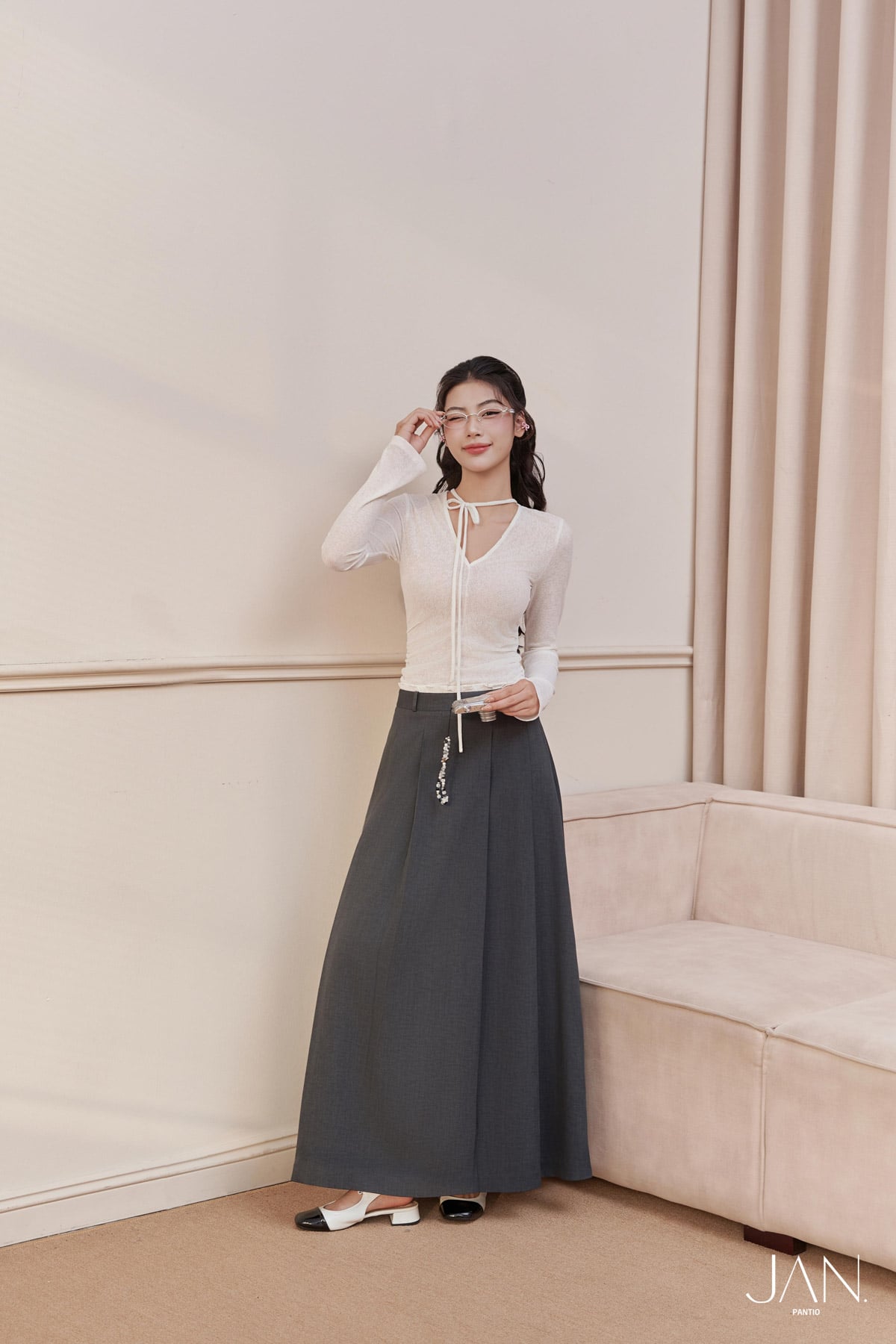 FAT9448 - Áo dáng ôm, cổ tim sâu, tay dài, chun rún thân trước, dây buộc nơ cổ bản nhỏ - JAN.