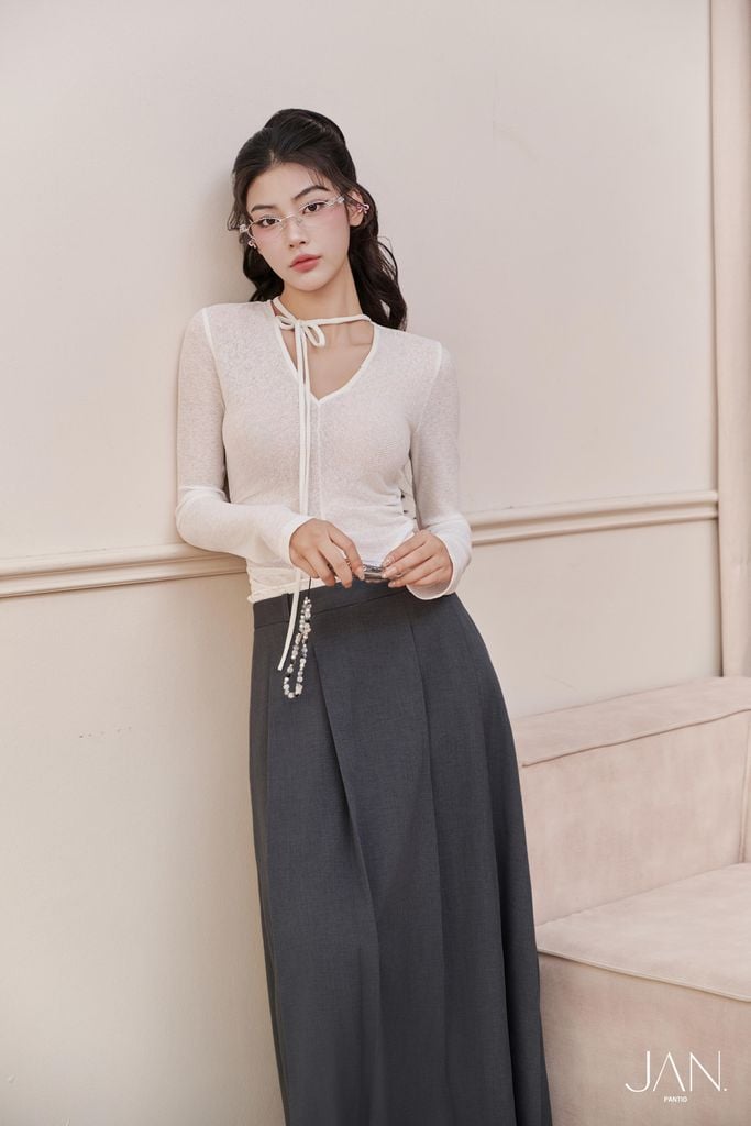 FAT9448 - Áo dáng ôm, cổ tim sâu, tay dài, chun rún thân trước, dây buộc nơ cổ bản nhỏ - JAN.