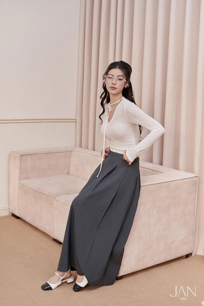 FAT9448 - Áo dáng ôm, cổ tim sâu, tay dài, chun rún thân trước, dây buộc nơ cổ bản nhỏ - JAN.