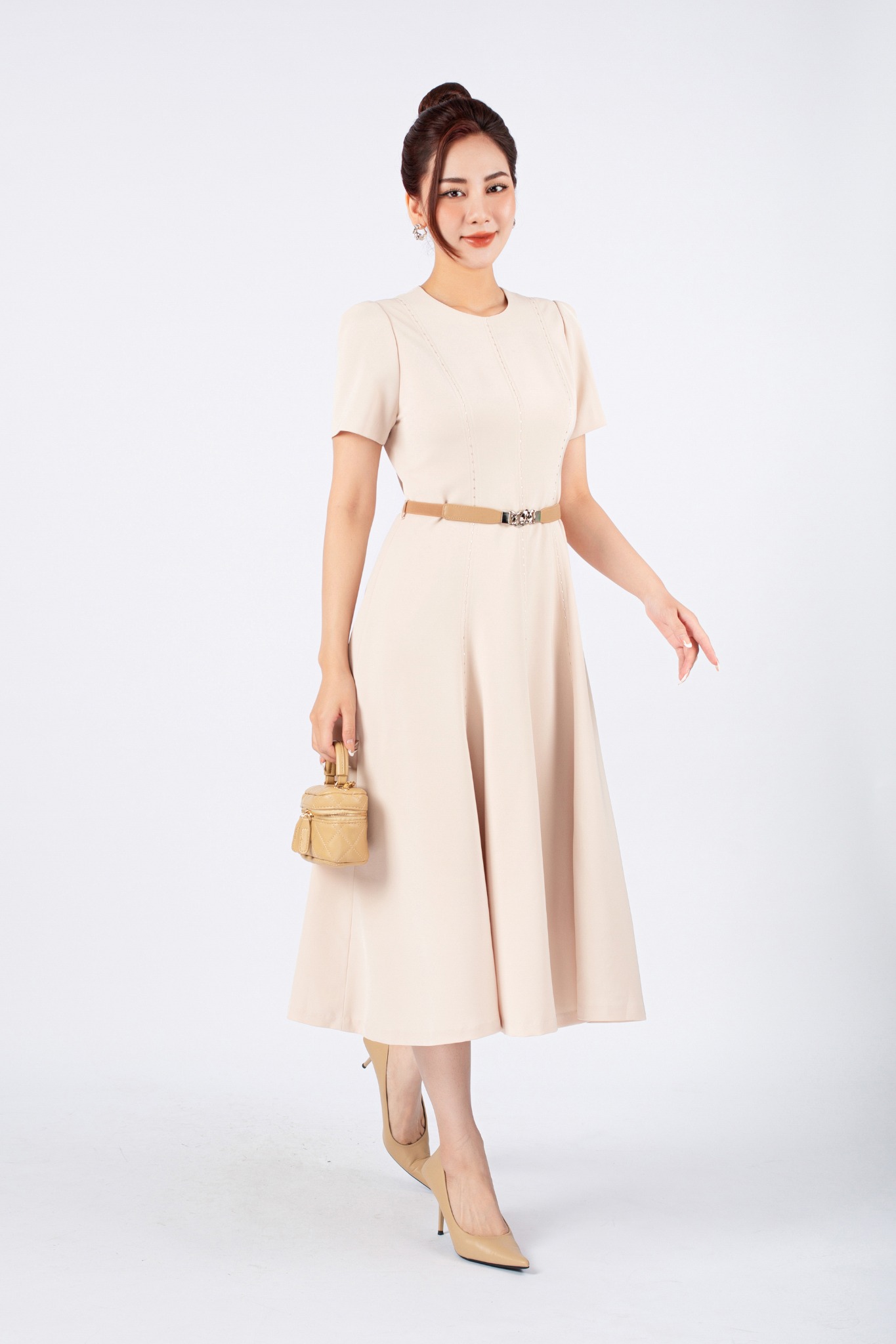 FDC13402 - Đầm công sở vải tuytsi dáng xoè có lót habutai cổ tròn thân ngực đính cườm trang trí kèm thắt lưng tạo kiểu khoá thân sau - PANTIO