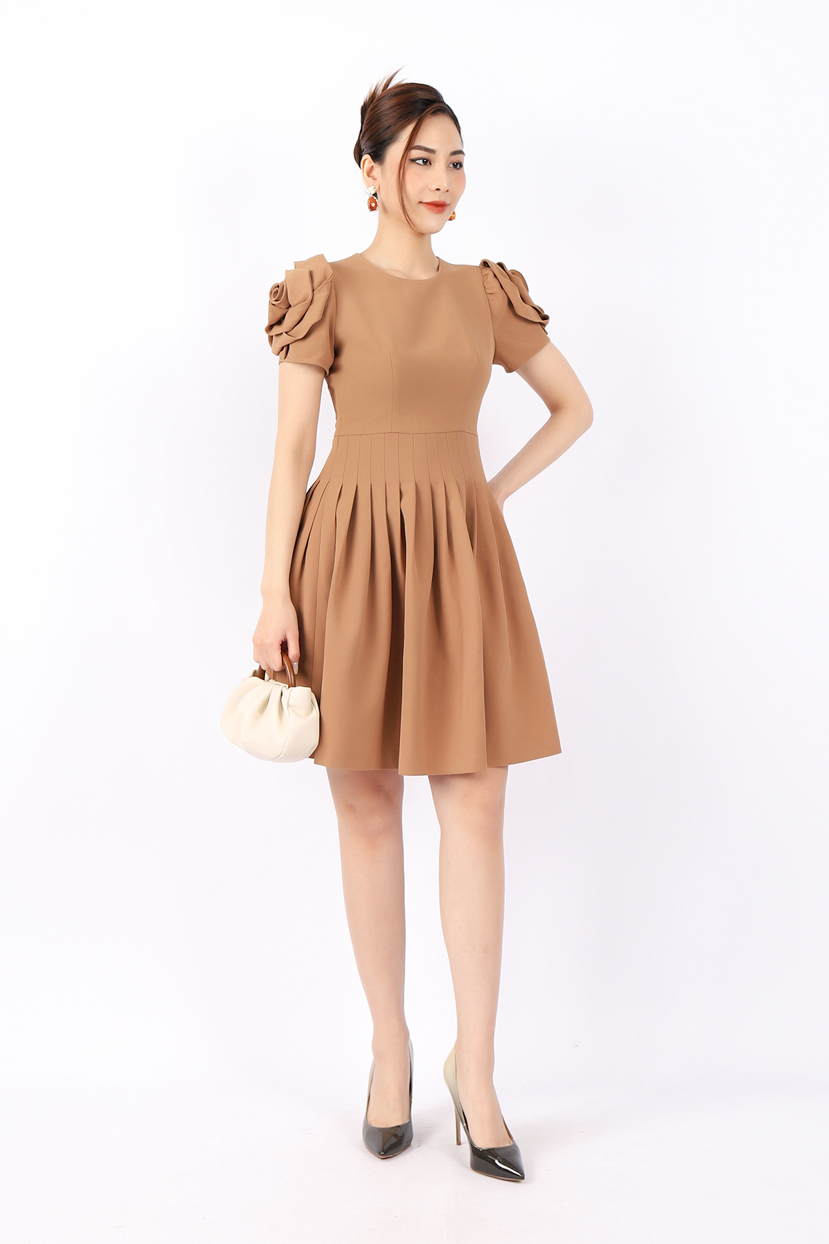 FDC13635 - Đầm công sở vải phi cát dáng Xoè cổ tròn tay phối hoa 3D thân xếp mí khóa thân sau - PANTIO