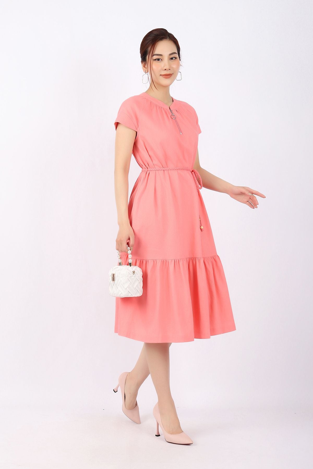 FDC13662 - Đầm công sở vải linen dáng Xoè chân xếp nhún cổ tròn phối khóa kim loại kèm dây đai tết tạo kiểu - PANTIO