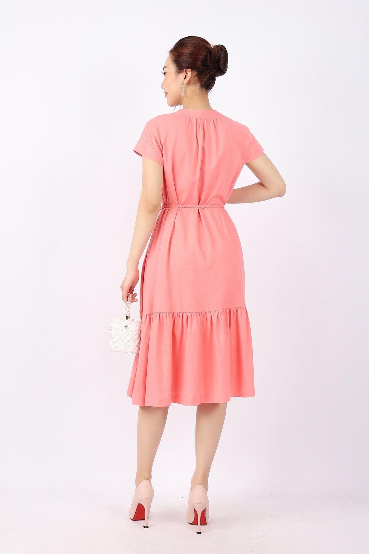 FDC13662 - Đầm công sở vải linen dáng Xoè chân xếp nhún cổ tròn phối khóa kim loại kèm dây đai tết tạo kiểu - PANTIO